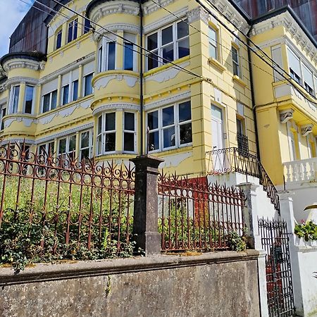Yellow House Viveiro Exteriör bild
