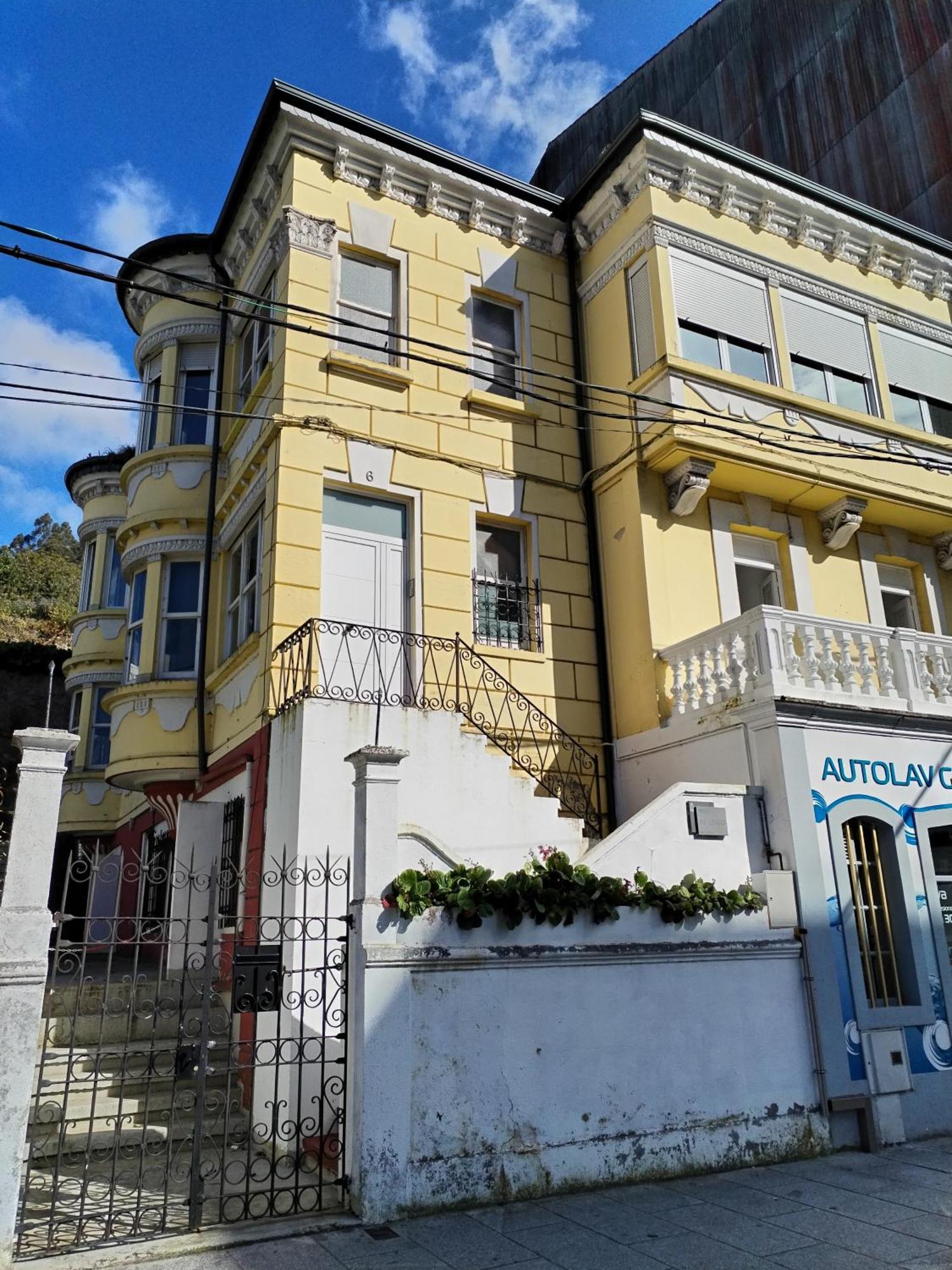 Yellow House Viveiro Exteriör bild