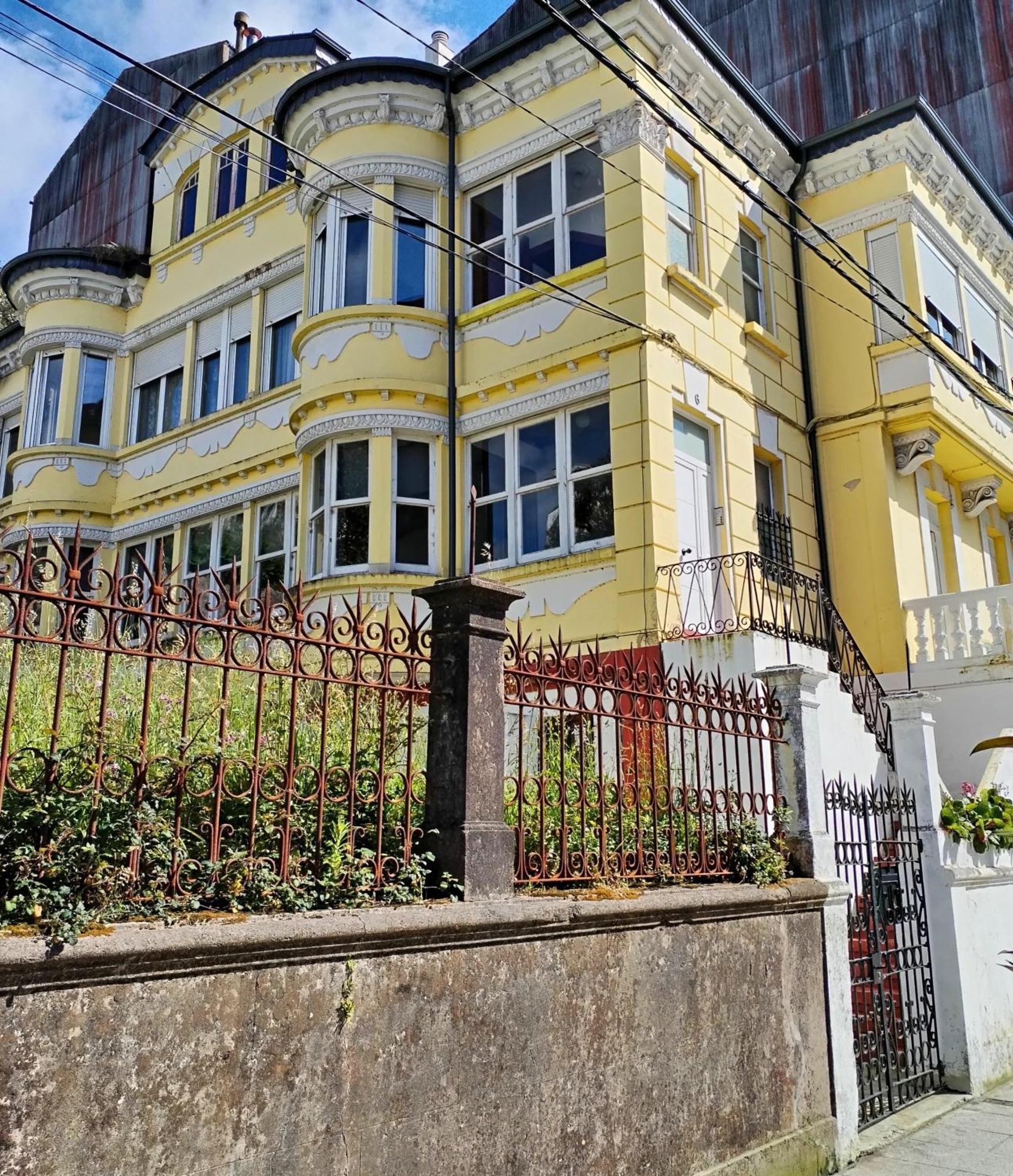 Yellow House Viveiro Exteriör bild